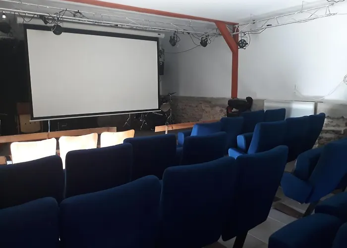 Gite dans un parc animalier avec salle de cinéma